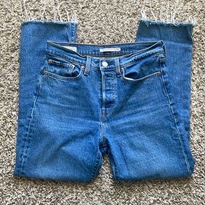 Levi’s wedgie straight size 27, frayed ankle, dark blue